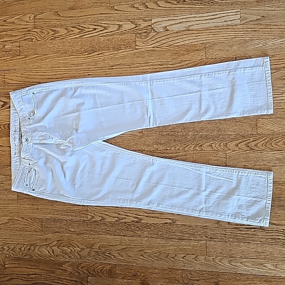 Levi's 552 Mid-Rise Straight white jeans